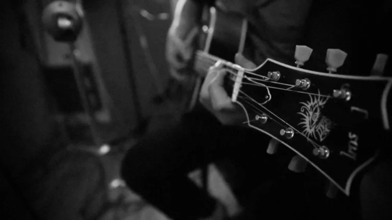 Happy sessions: how to elevate your music by working with session musicians